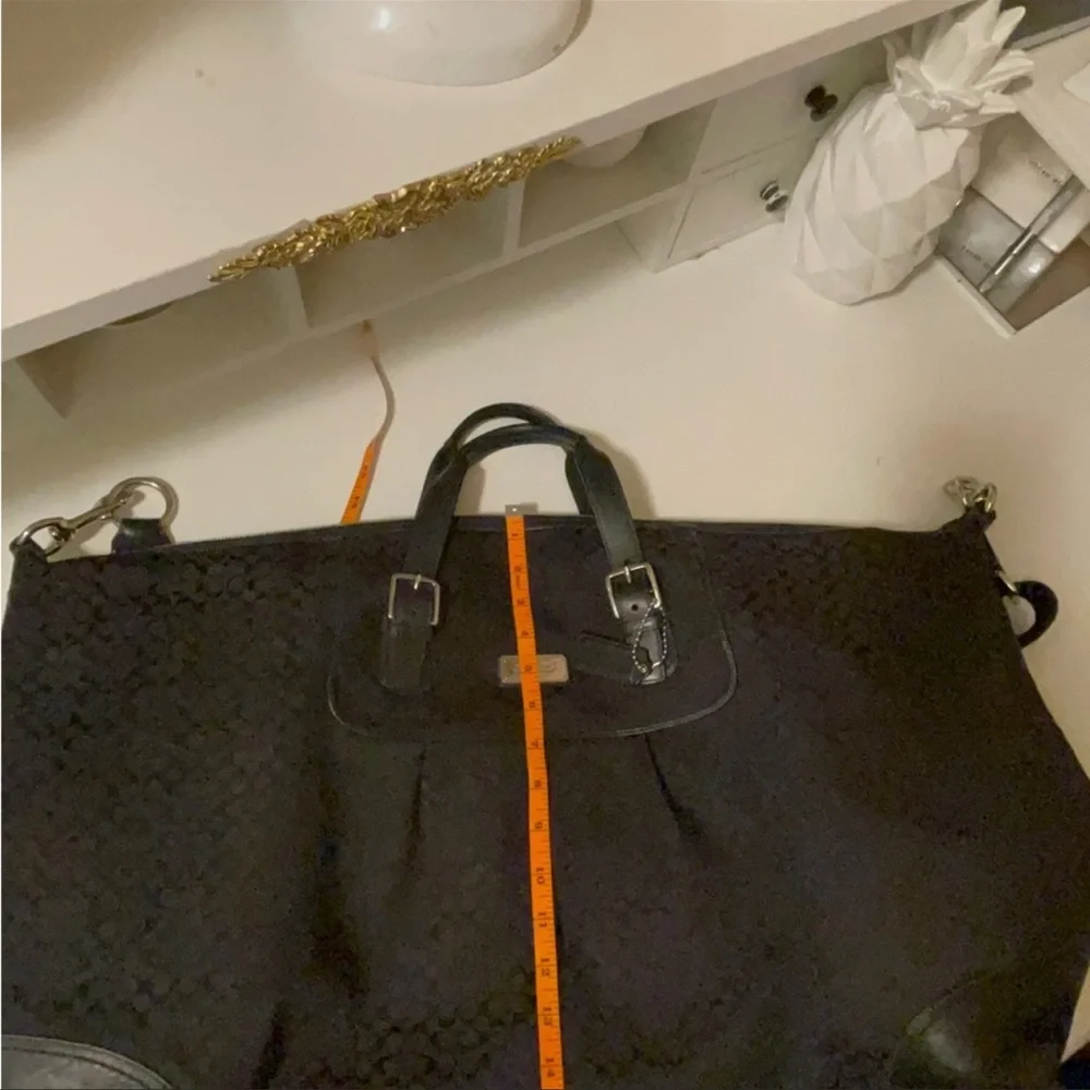 Authentic coach large travel luggage good conditions_9
